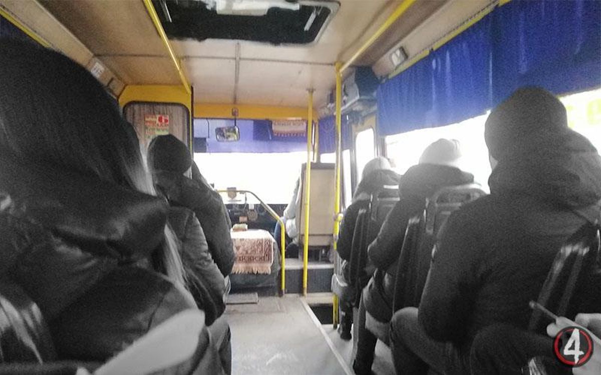 У Рівному відмовились забороняти невакцинованим їздити міським транспортом