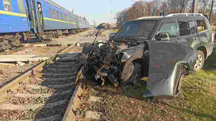 Депутатка Харківської облради на Mitsubishi Pajero потрапила у ДТП із поїздом