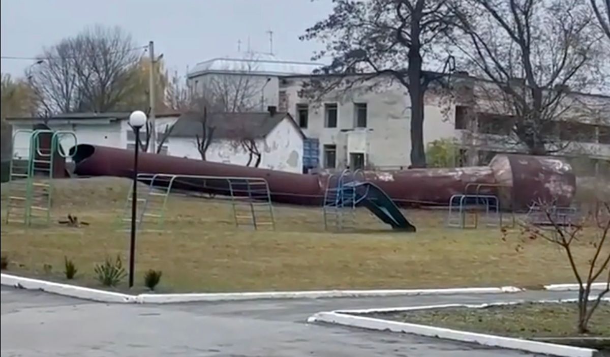 У містечку на Тернопільщині повалили 10-метрову водонапірну вежу