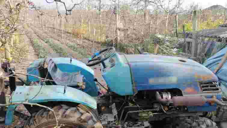 На Буковині подружжя потрапило під трактор, 48-жінка загинула