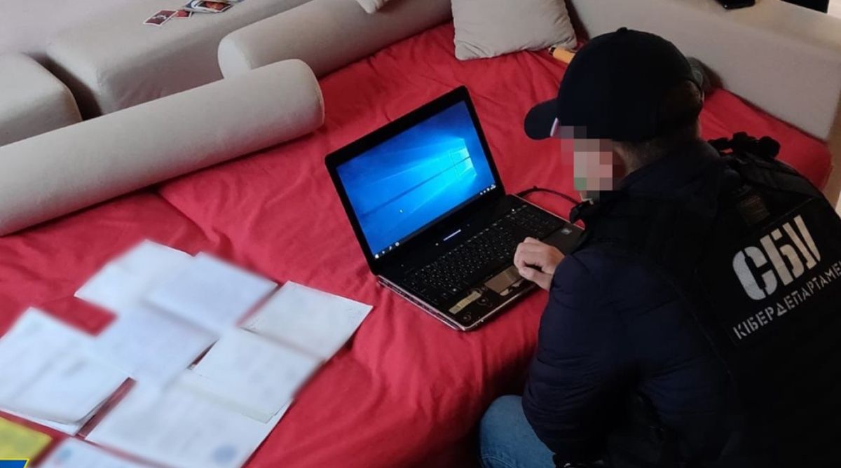 СБУ викрила масштабну схему підробок ковід-сертифікатів та ПЛР-тестів 