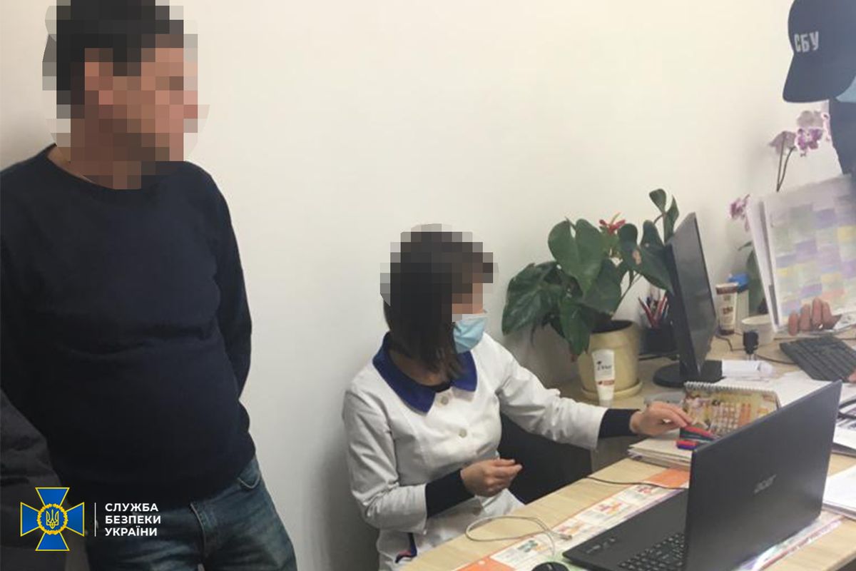 Прикарпатська лікарка підробляла в eHealth дані про вакцинацію пацієнтів
