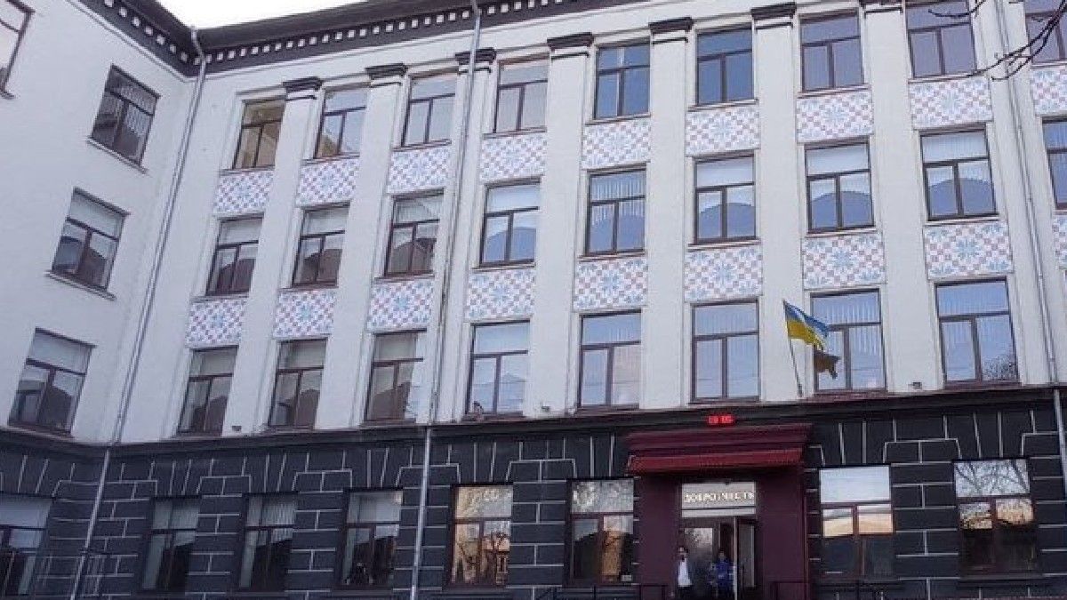 На Тернопільщині через відсутність щеплень від коронавірусу відсторонили 262 освітян