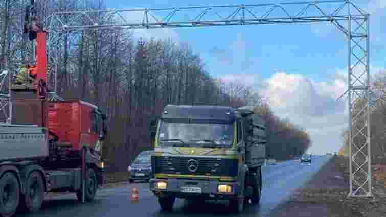 Поблизу Бережан встановили майданчик для зважування вантажівок у русі