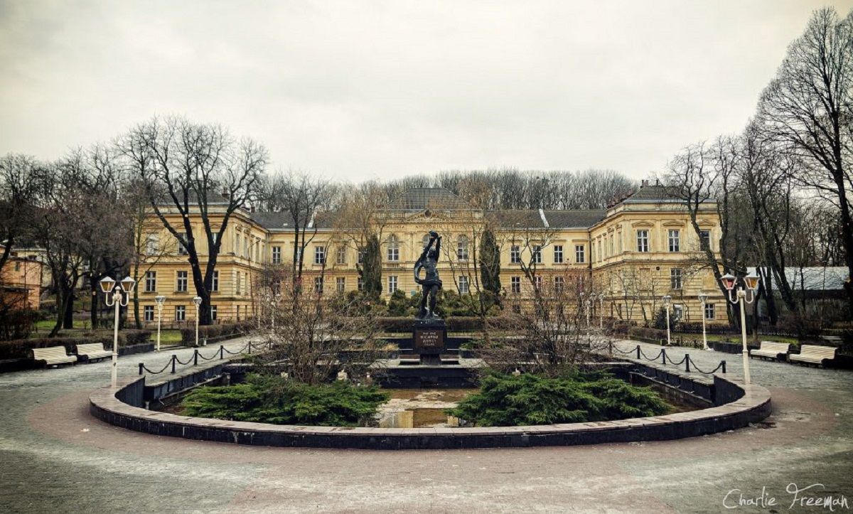 Львівський медуніверситет відсторонив 12 невакцинованих співробітників