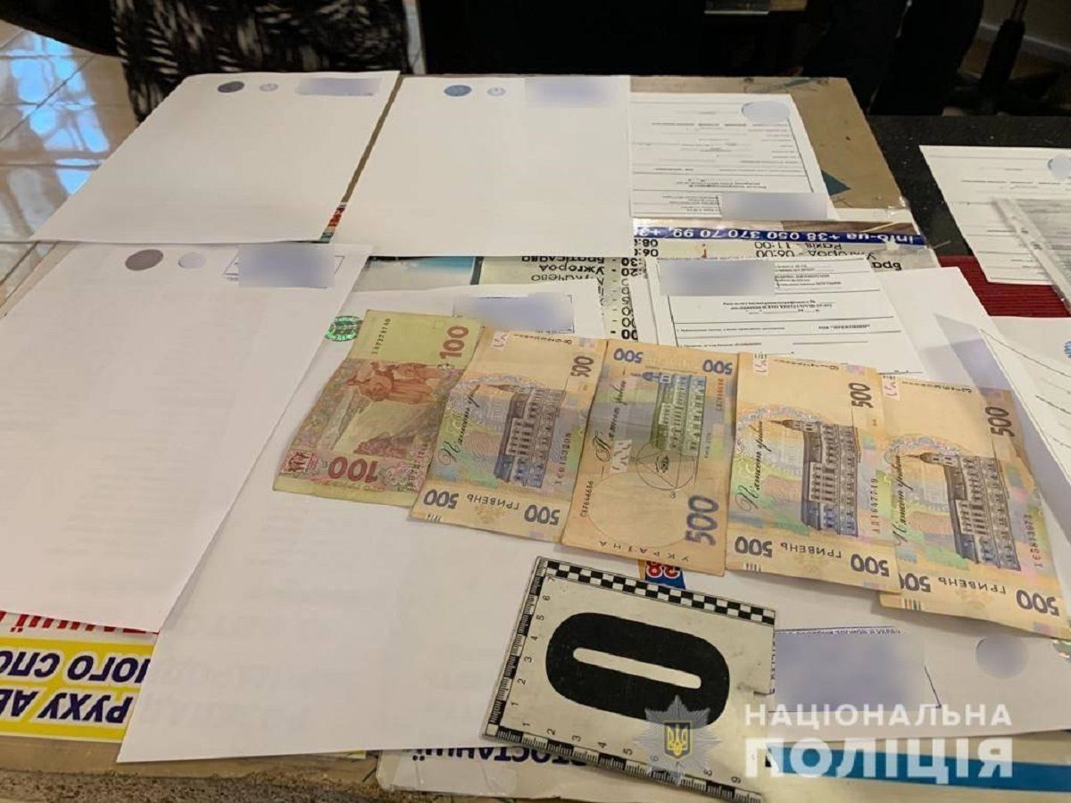 У касі мукачівського автовокзалу продавали підроблені тести на ковід