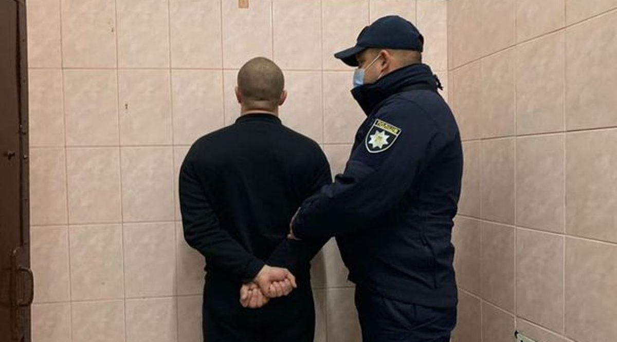 Поліція затримала п’яного 31-річного закарпатця за спробу вбивства односельця 