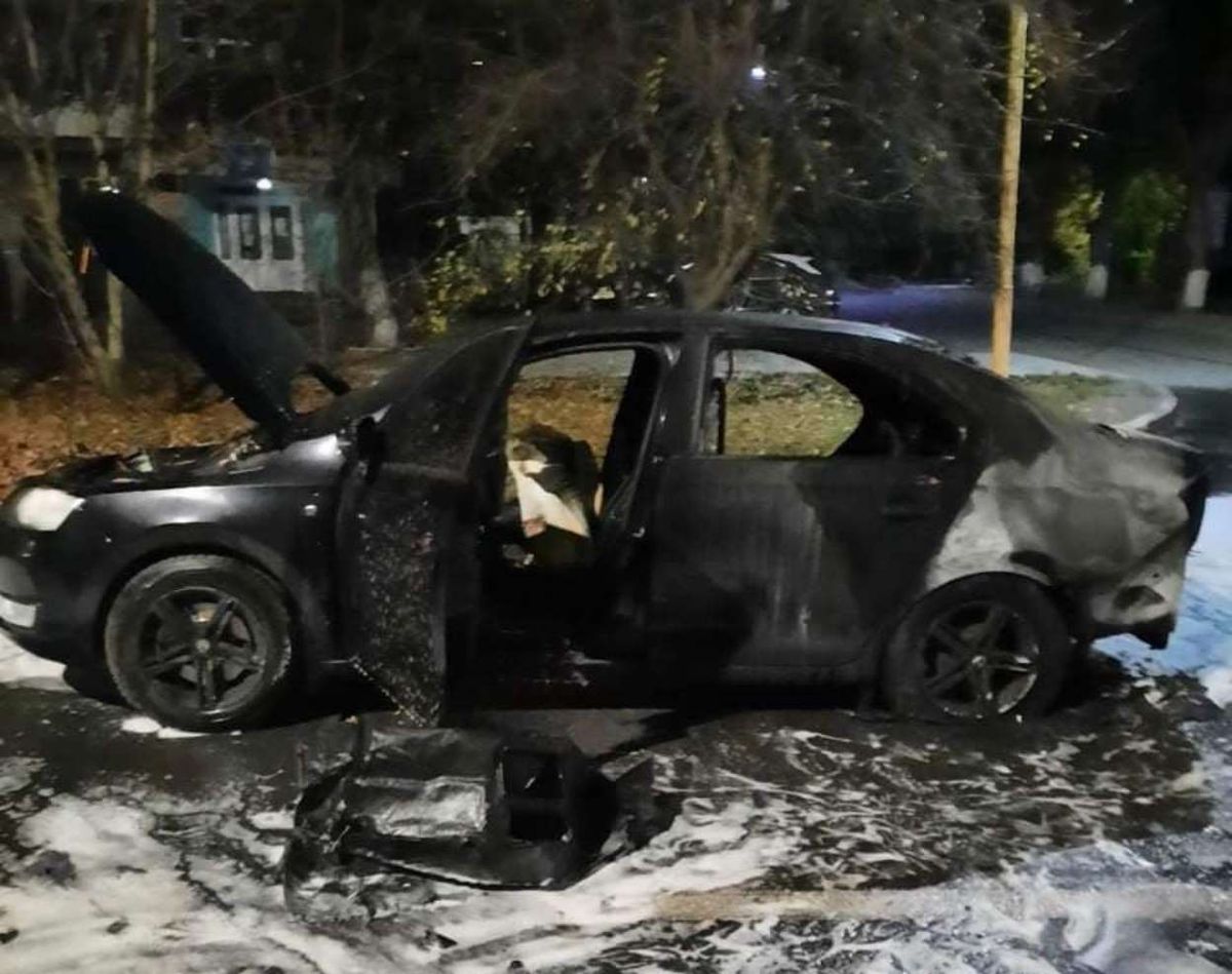Поліція затримала 36-річного чоловіка за підпал авто в Ужгороді