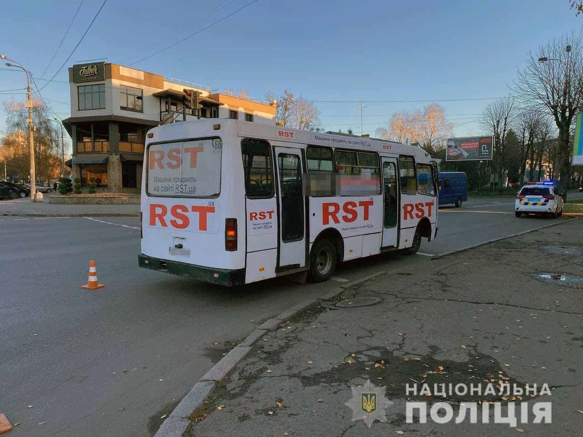 Маршрутка збила 31-річну жінку на переході у Рівному