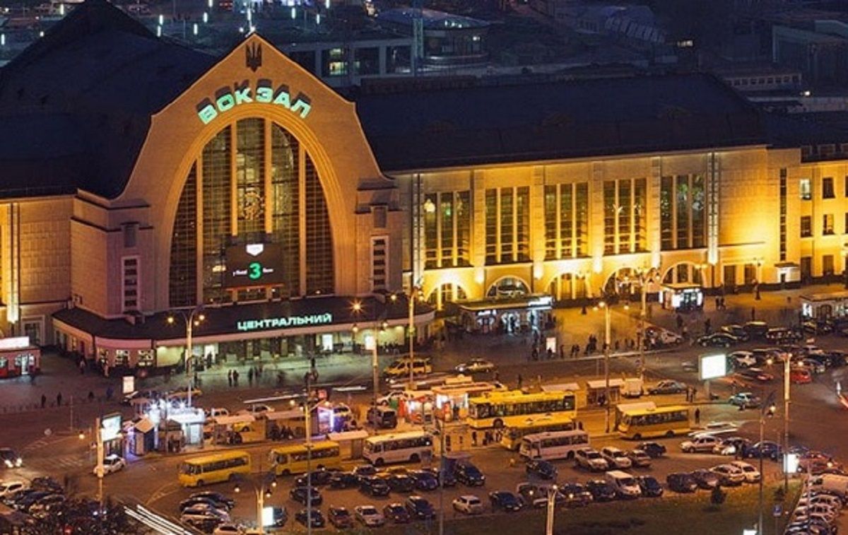 У Києві шукають вибухівку одразу у трьох залізничних вокзалах
