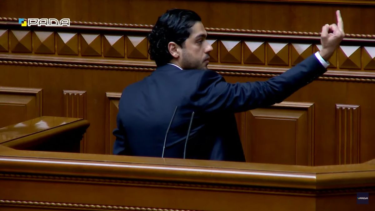 Гео Леросу висунули офіційне звинувачення в образі президента