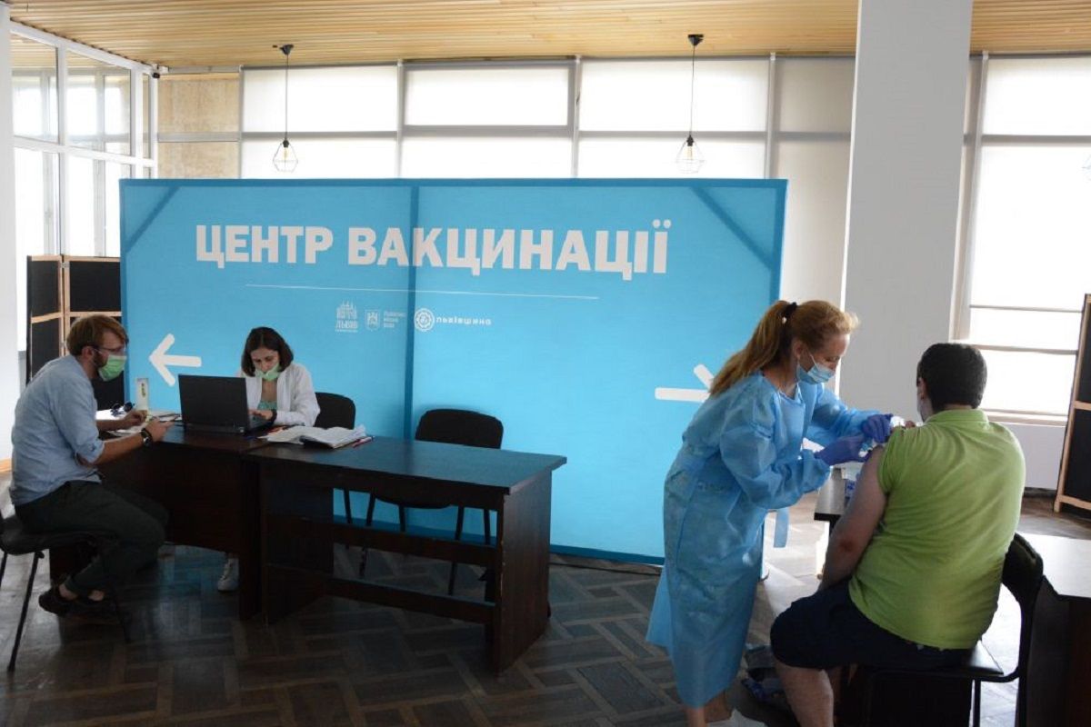 Понад 500 тис. мешканців Львівщини отримали по дві дози вакцини від Covid-19 
