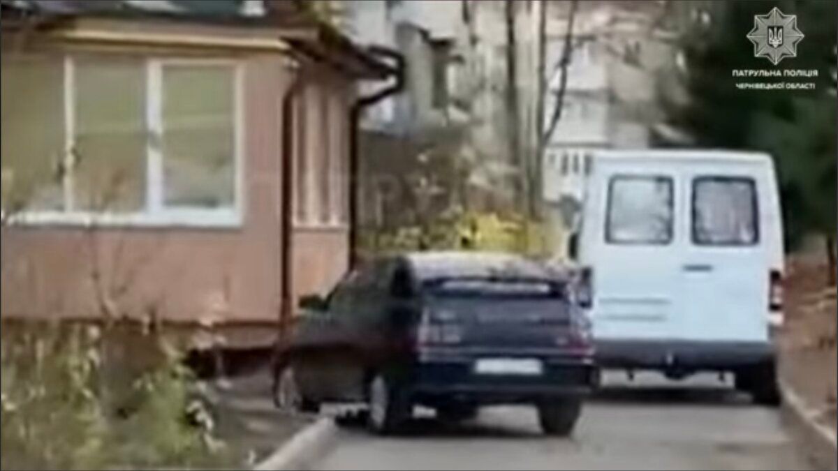 У Чернівцях нетверезий водій двічі в‘їхав у будинок