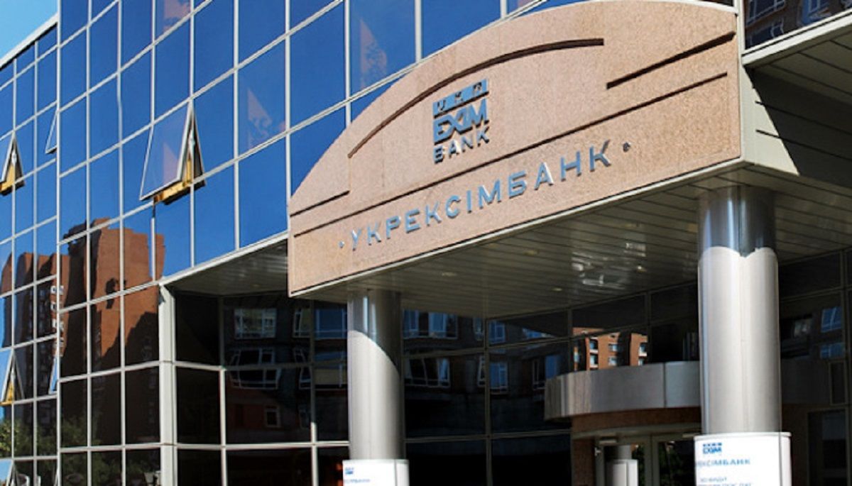 Двох нападників на журналістів в «Укрексімбанку» поновили на посадах