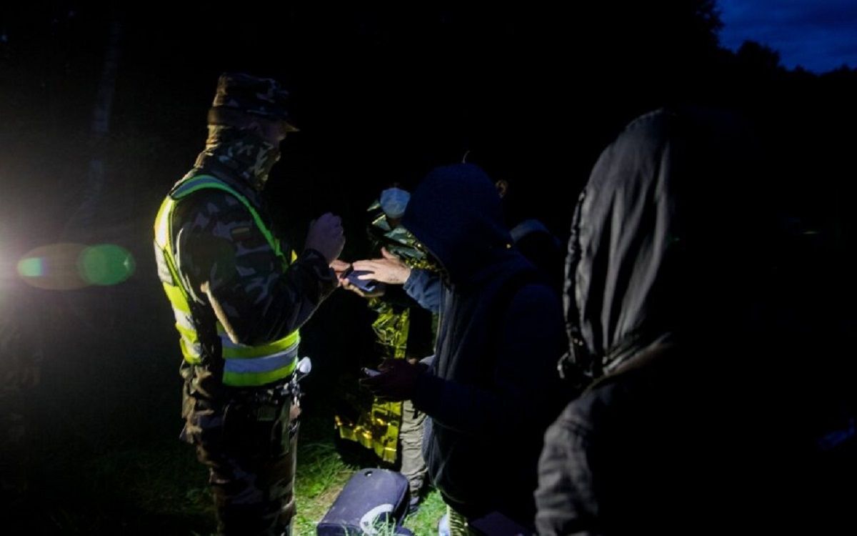 Литовські прикордонники затримали двох українців за перевезення нелегалів