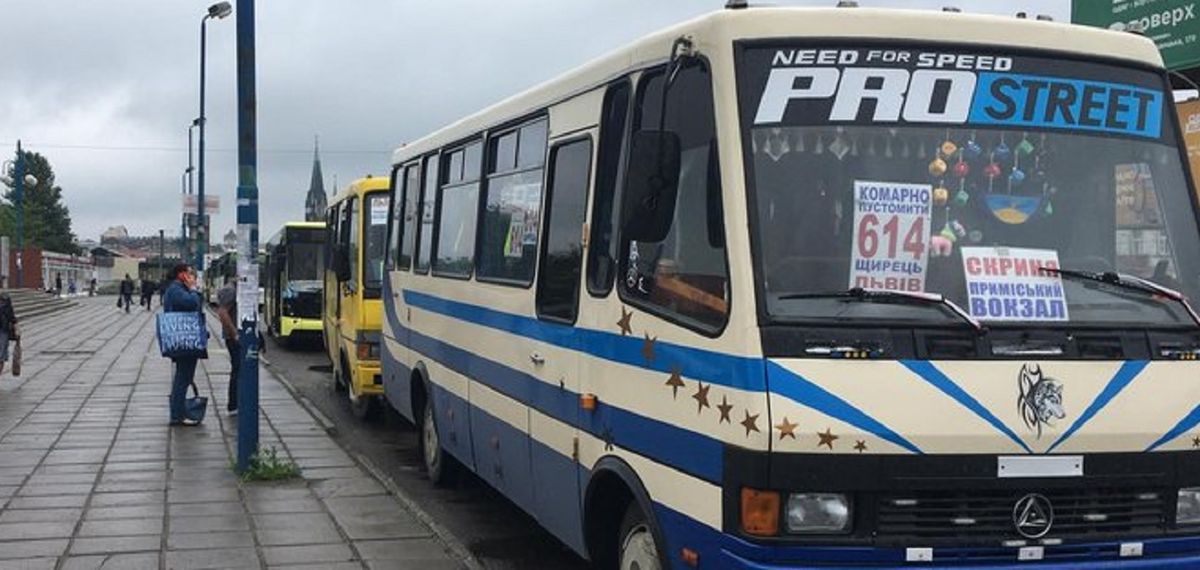 На Львівщині заборонили невакцинованим їздити приміським транспортом