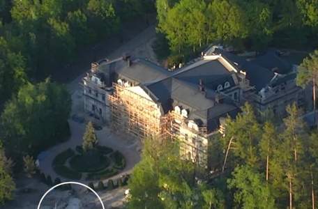 Журналісти «Схем» показали палац Медведчука із шубосховищем, церквою та секретною кімнатою