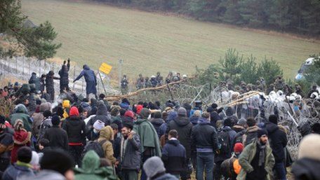 Польща не вважає біженцями мігрантів на кордоні з Білоруссю