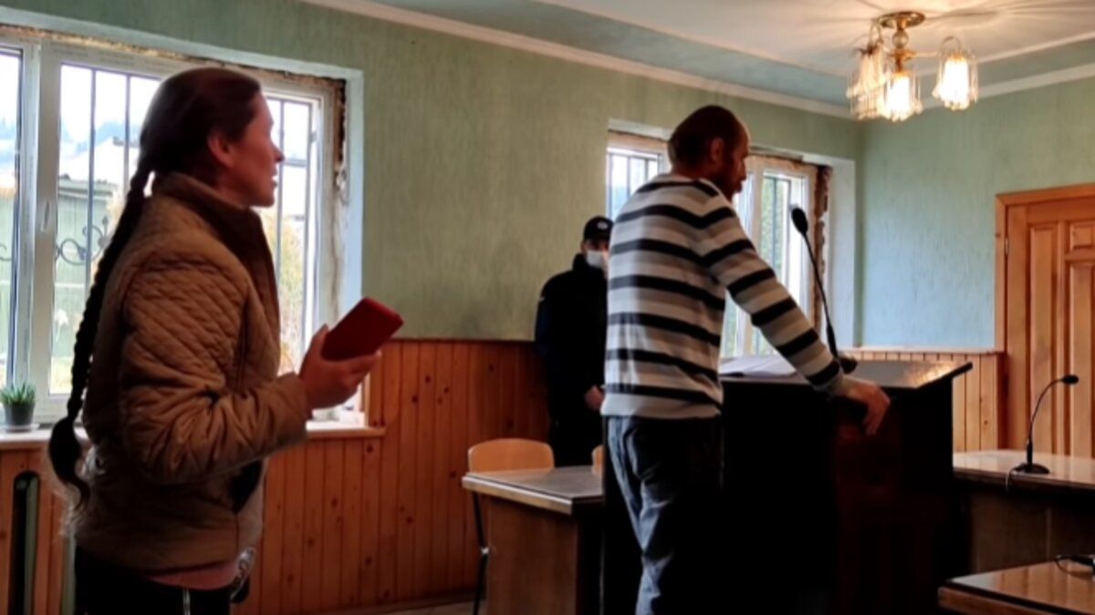 На Буковині оштрафували батька за відмову віддавати дітей до школи