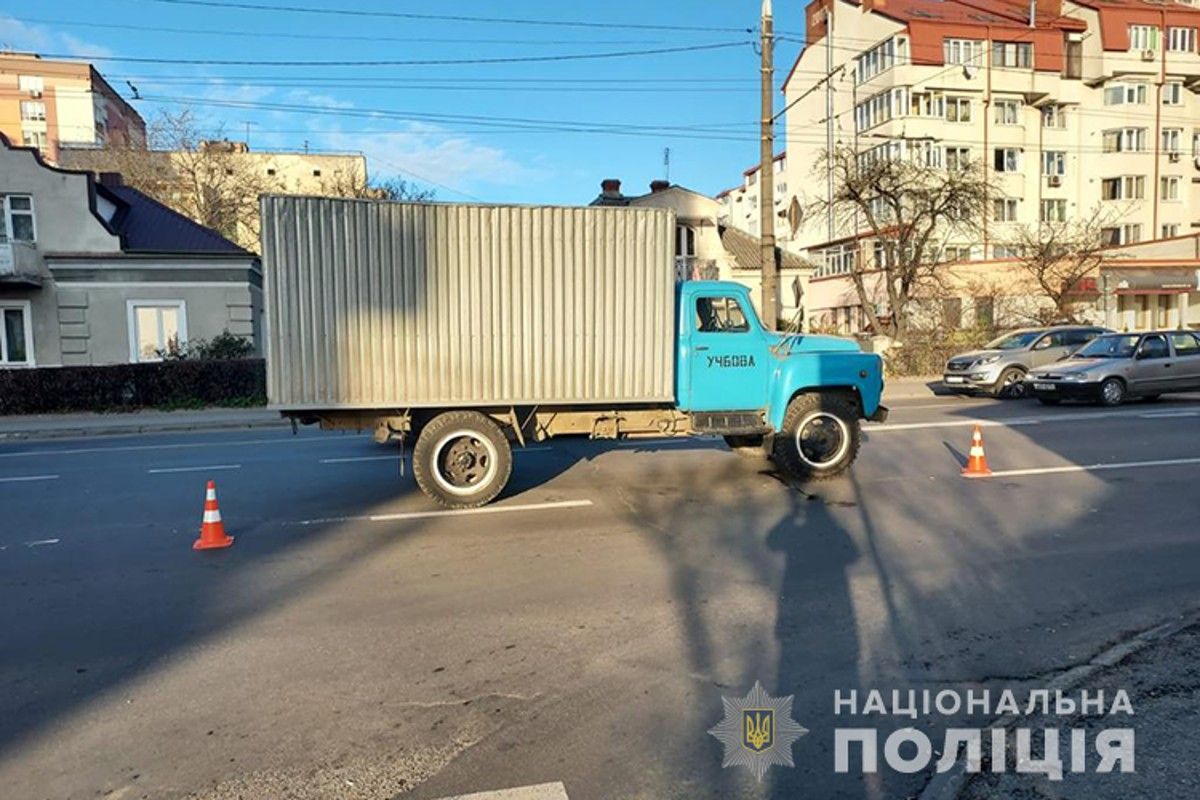 У Тернополі водій навчальної вантажівки збив на переході 41-річну жінку