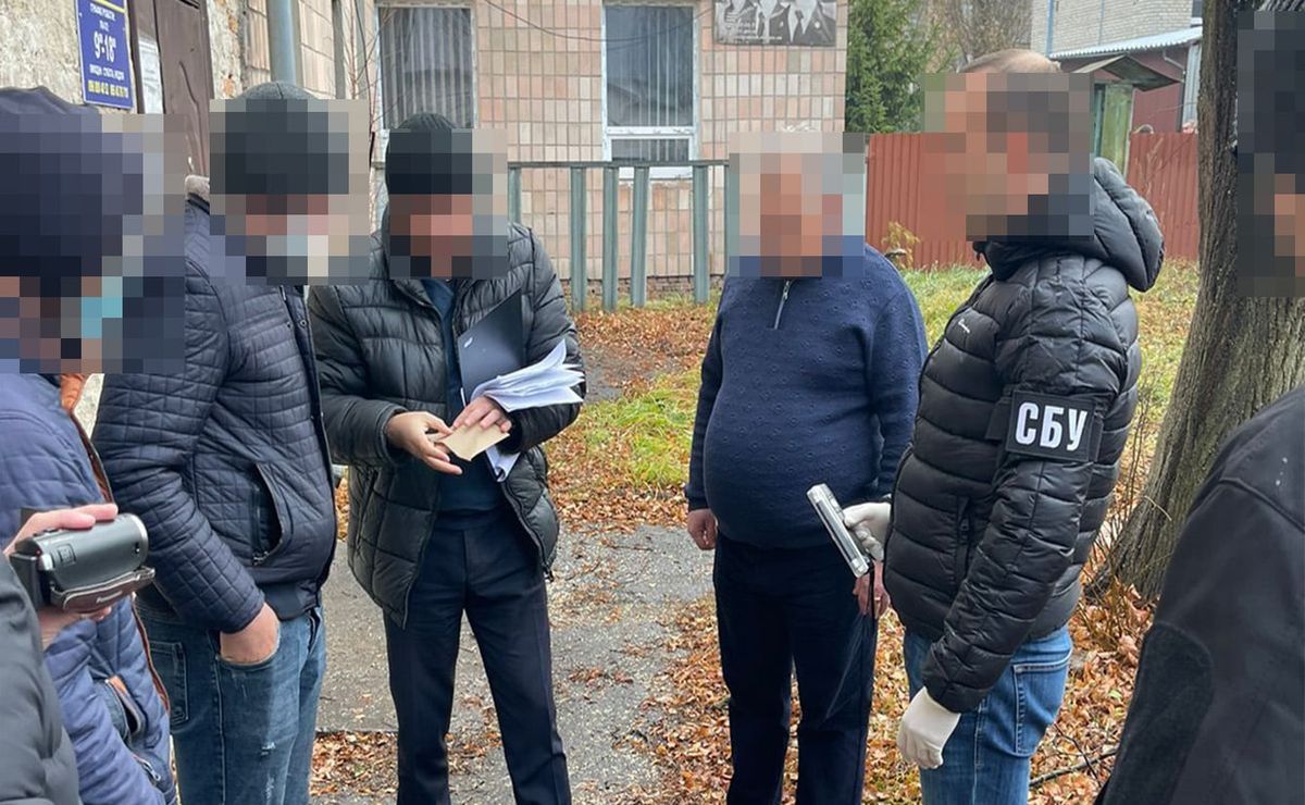 Посадовця волинського Держгеокадастру затримали на хабарі у $1000