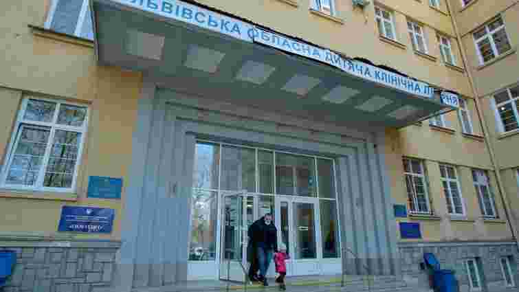 Львівські гінекологи видалили 14-річній дівчинці кісту вагою 3 кг 