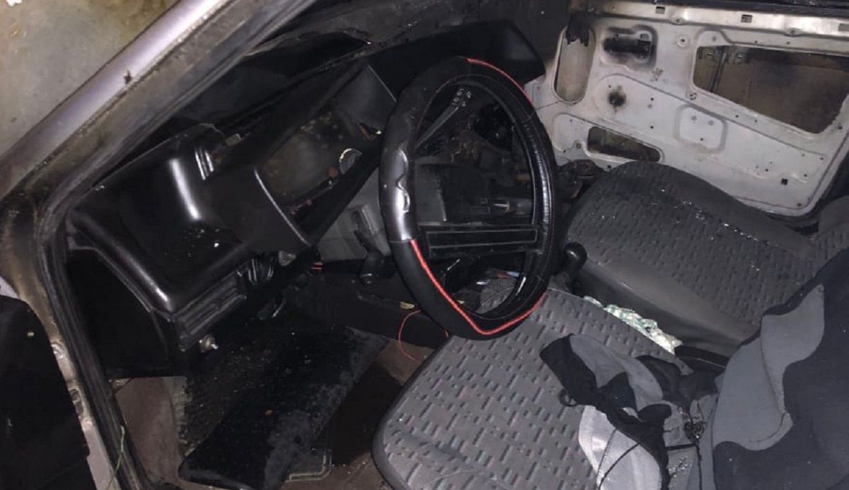 З палаючого авто у Львові рятувальники витягнули 16-річного хлопця