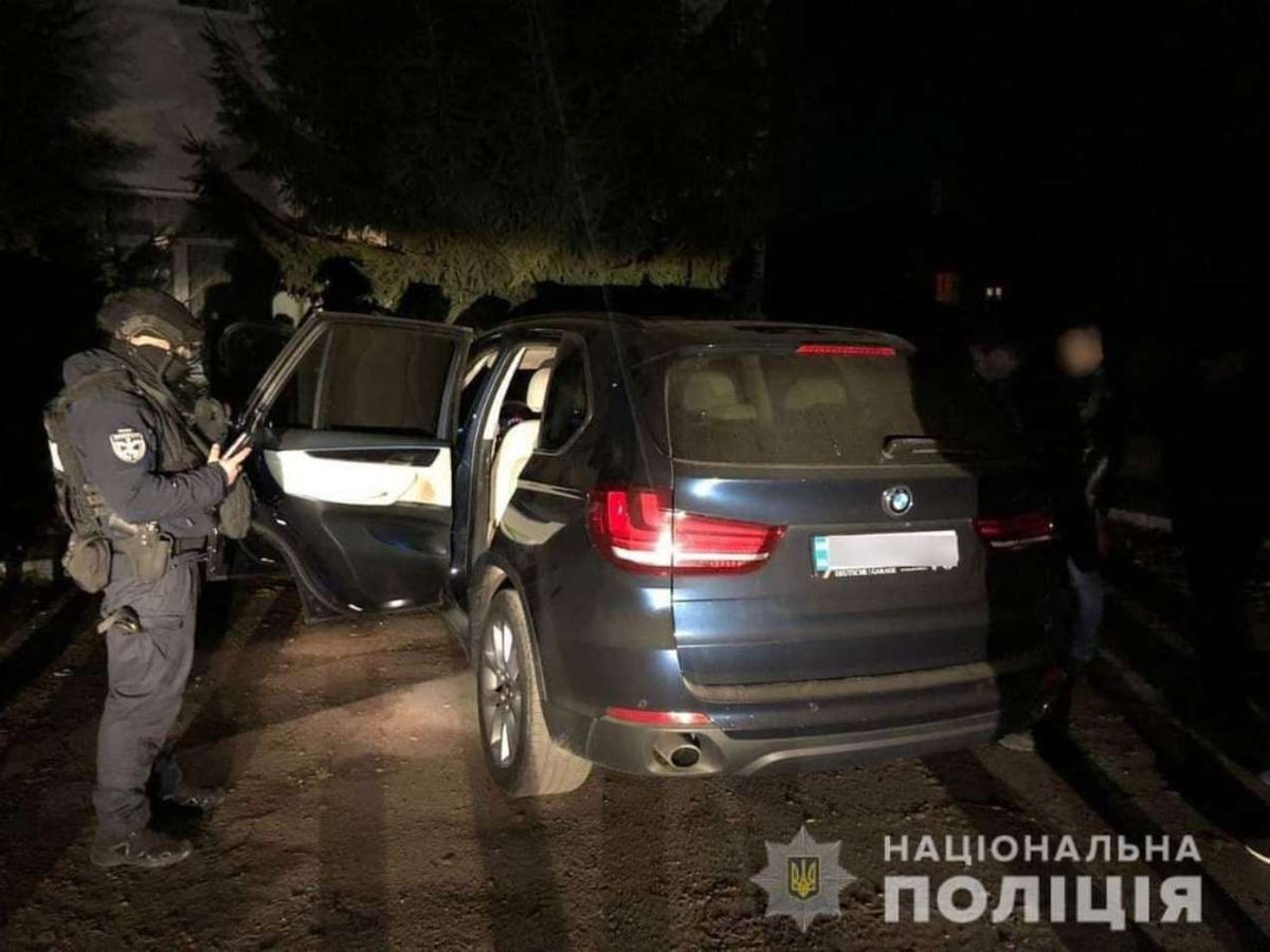 Грабіжники з посвідченнями правоохоронців напали на заправку на Закарпатті
