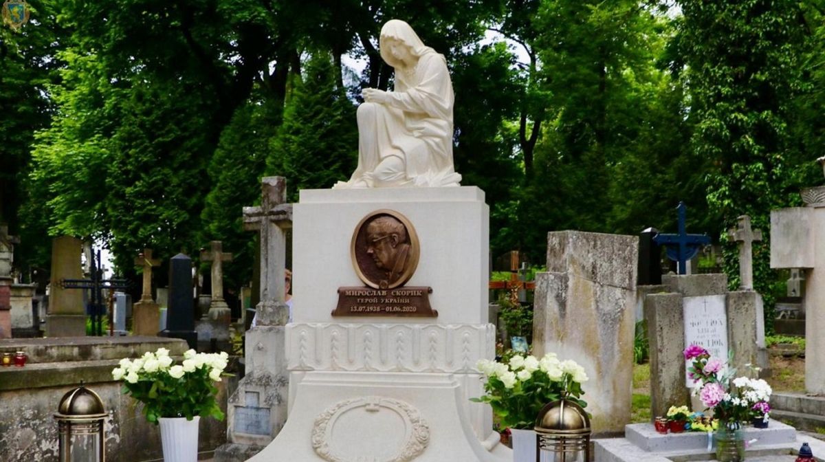 Львівський бізнесмен відсудив в ЛОДА борг за пам’ятник Мирославу Скорику