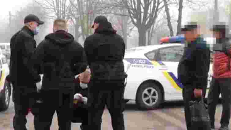Львівський наркодилер тікав від поліції і на ходу викидав наркотики