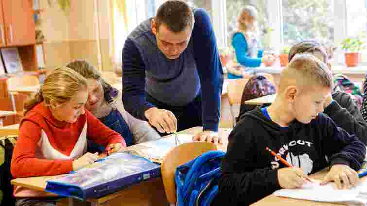 На Львівщині відновлюють очне навчання для школярів
