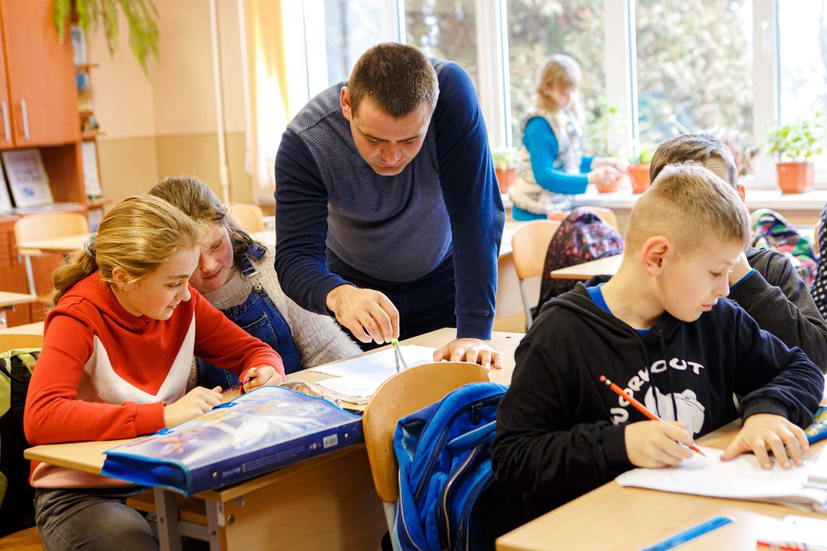 На Львівщині відновлюють очне навчання для школярів