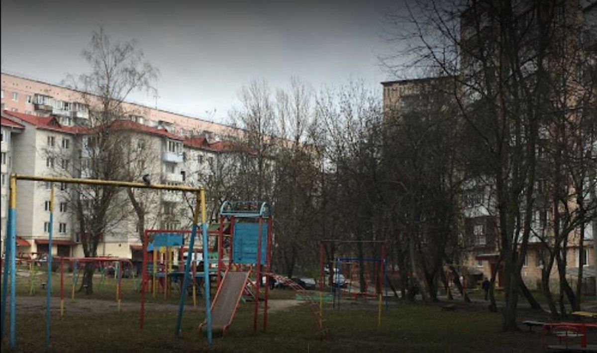 Тернопільський суд посадив на 15 діб юнака, який побив перехожого за зауваження