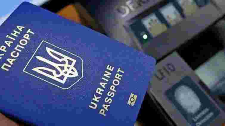 Луцький суд оштрафував чоловіка за торгівлю копіями чужих паспортів