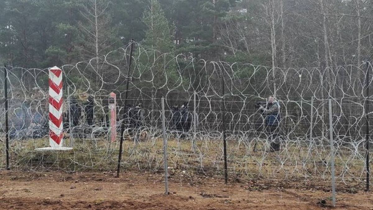 Нелегальні мігранти почали залишати кордон між Білоруссю та Польщею