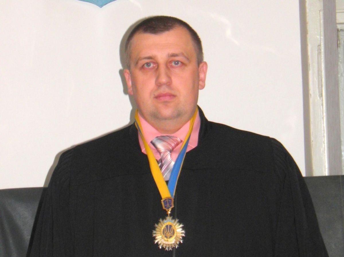 Ув'язненому за 10 тис. хабара судді із Закарпаття пом'якшили покарання