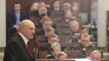 Лукашенко пригрозив «вирізати всіх мерзотників», яких фінансує Захід