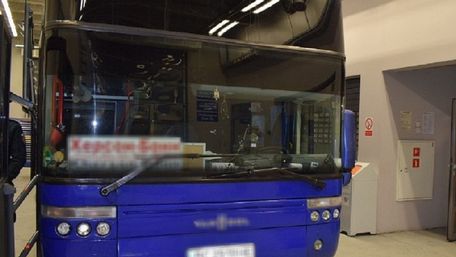 Польські митники виявили контрабанду сигарет в автобусі львівського перевізника