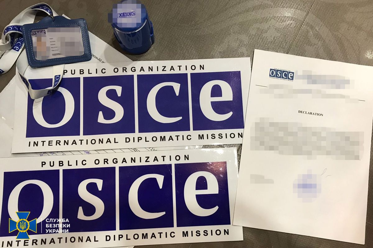 Злочинці у Києві виготовляли нелегалам фальшиві посвідчення ОБСЄ
