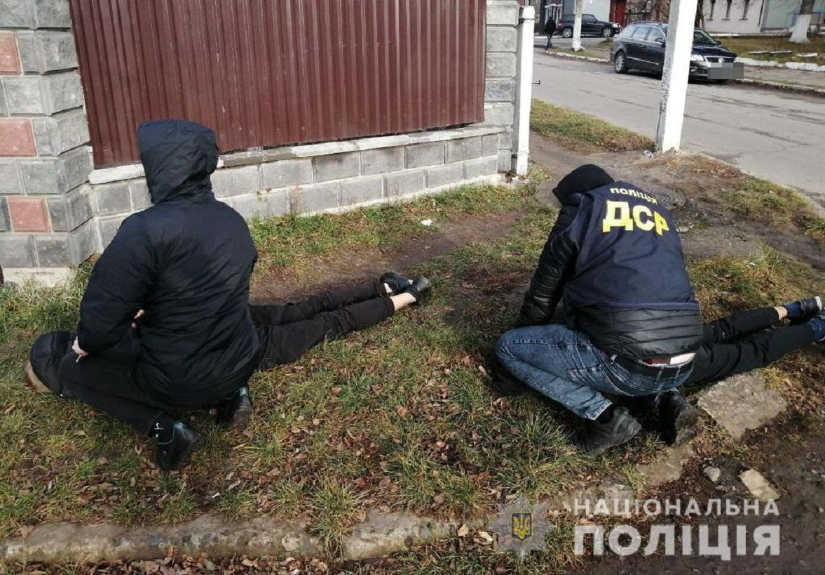 На Волині двоє чоловіків закопали живцем на кладовищі таксиста