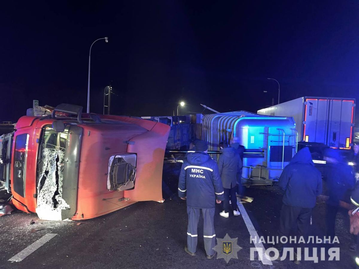 Троє людей загинули в масштабній ДТП під Харковом