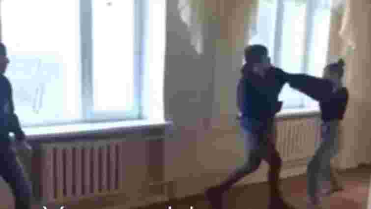 Поліцейські розслідують бійку двох старшокласників у школі на Буковині