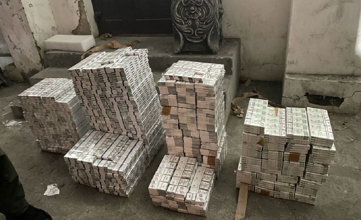 Львівські митники затримали контрабанду майже 4 тис. пачок сигарет до Польщі
