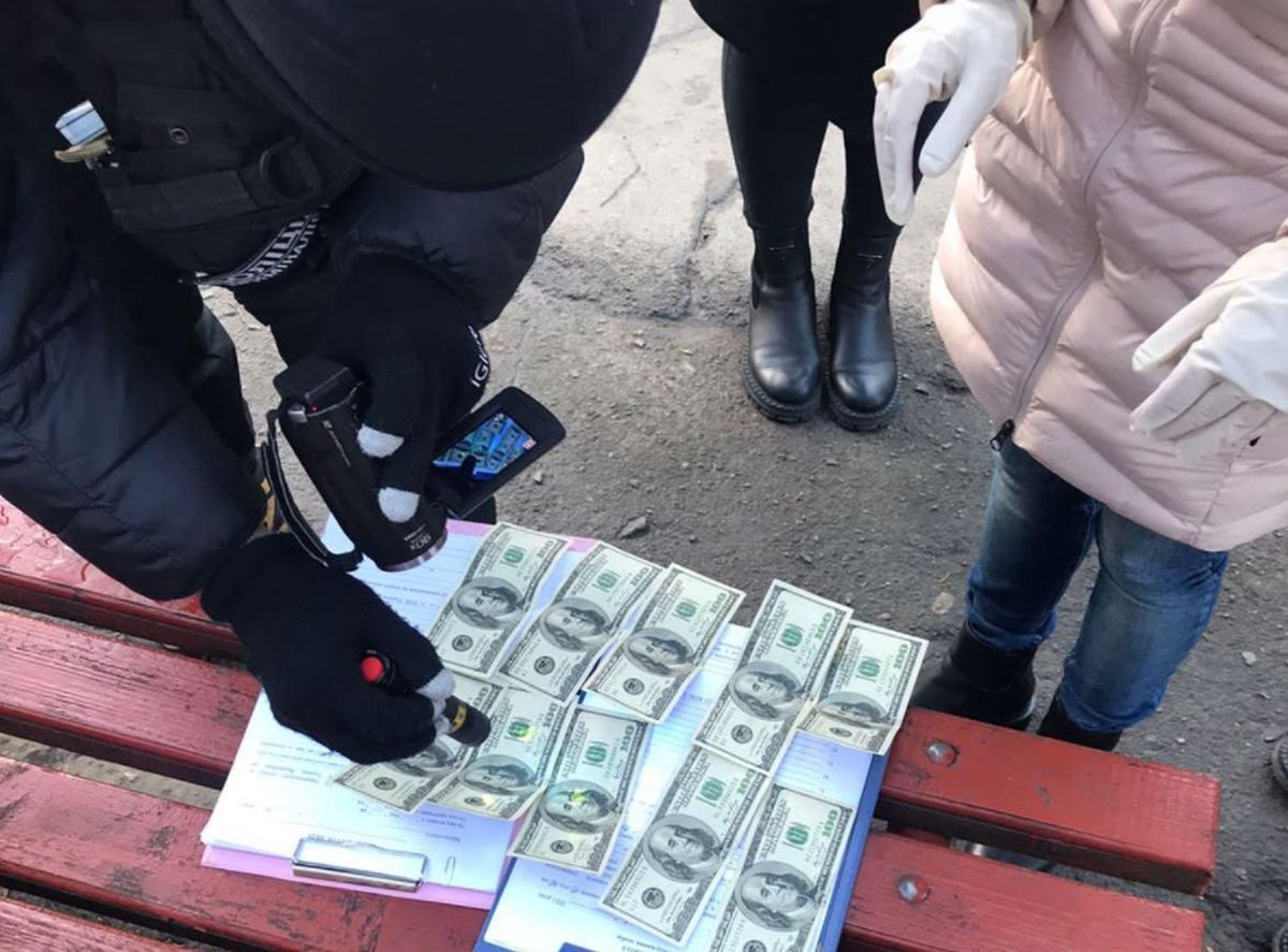 Поліція заявила про викриття групи хабарників у військкоматі Рівного