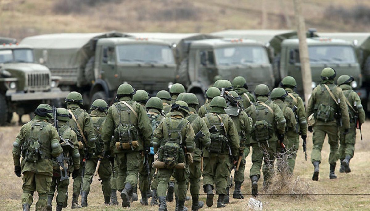 Росія зосередила 115 тис. військових біля українських кордонів і в Криму
