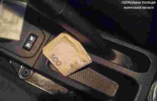 У Луцьку п'яний водій Lexus запропонував патрульним 8 тис. грн хабара - ZAXID.NET