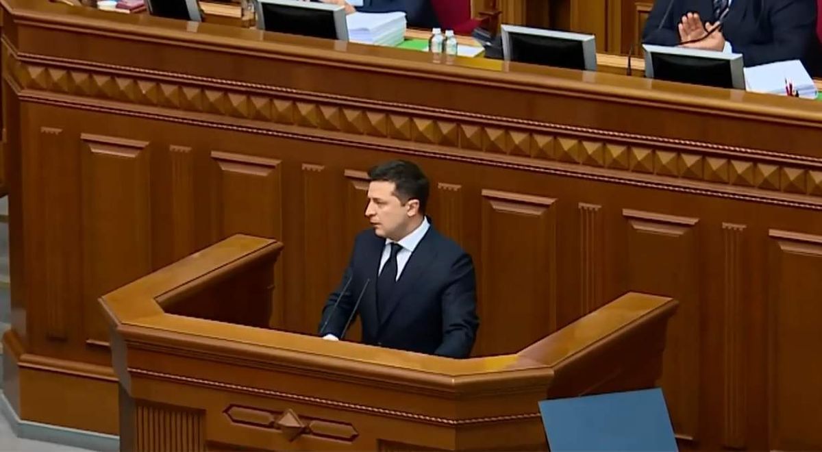 Зеленський анонсував масові кредити під 5% на іпотеку та електромобілі