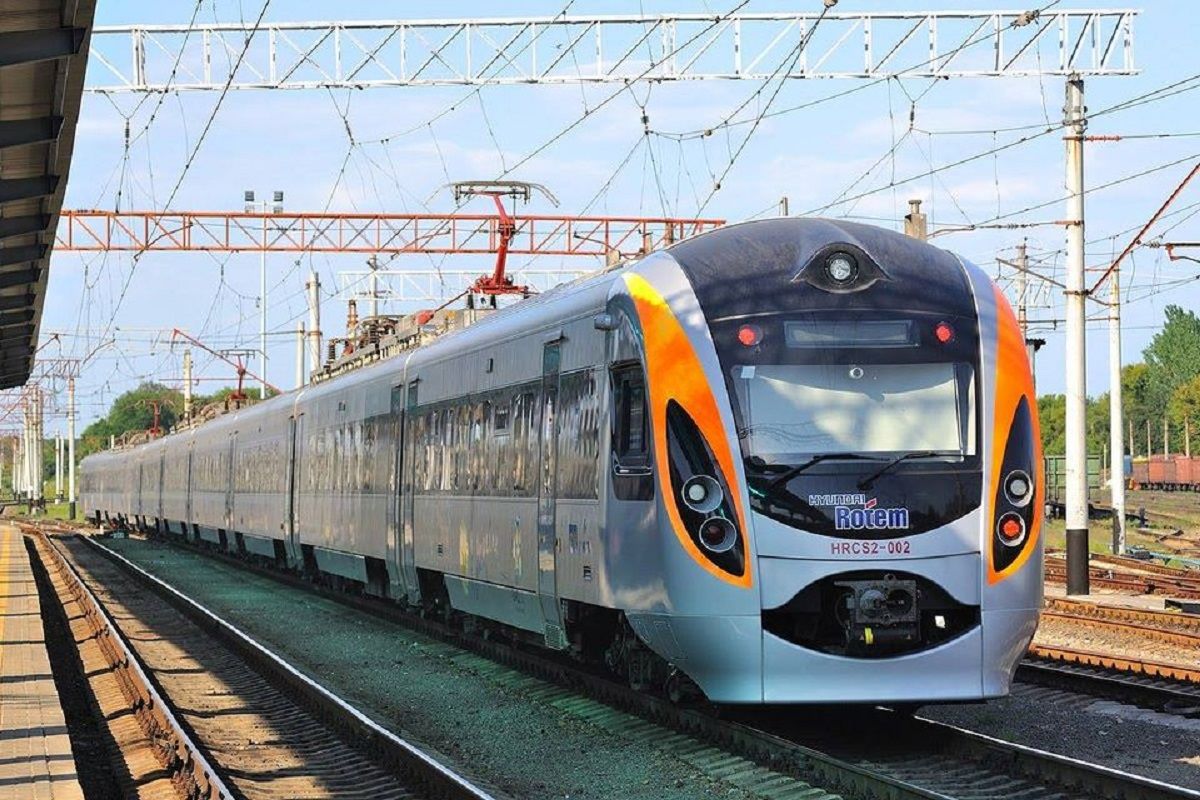 «Укрзалізниця» відновлює поїзди в Перемишль зі Львова й Одеси