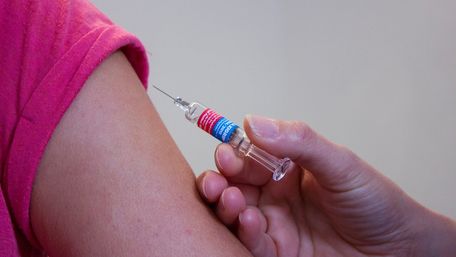 Науковці знайшли причину тромбозів після вакцини AstraZeneca