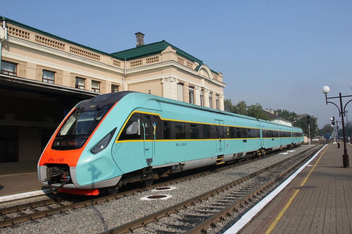 Швидкісний потяг зі Львова до Чернівців не курсуватиме два тижні